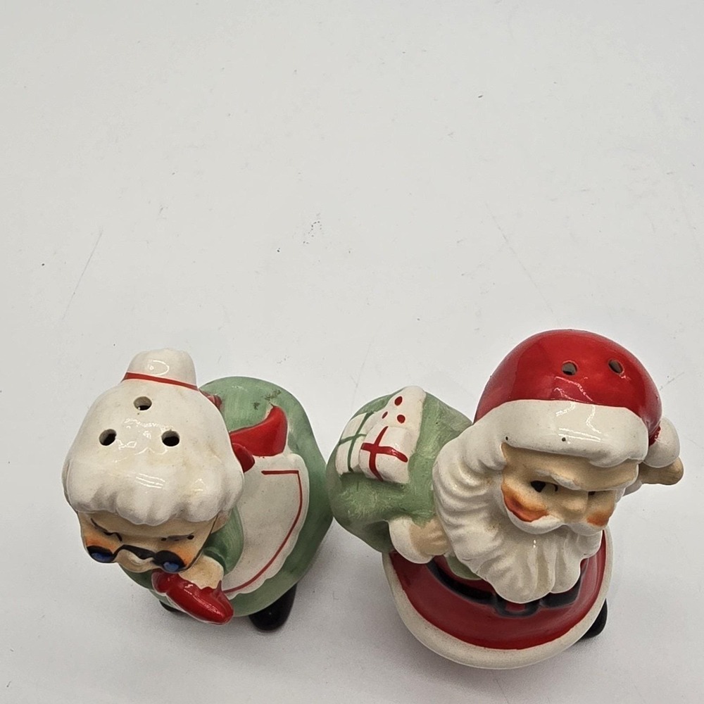 Vintage Santa & Ms. Claus Salt & Pepper Shaker Porcelain Set Christmas - Picture 2 of 8